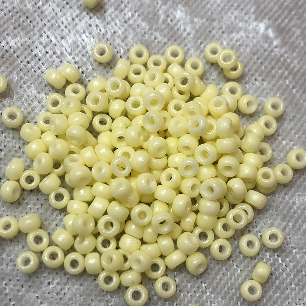 8/0 Duracoat Opaque Light Lemon Ice D4451 Japanese Seed Beads