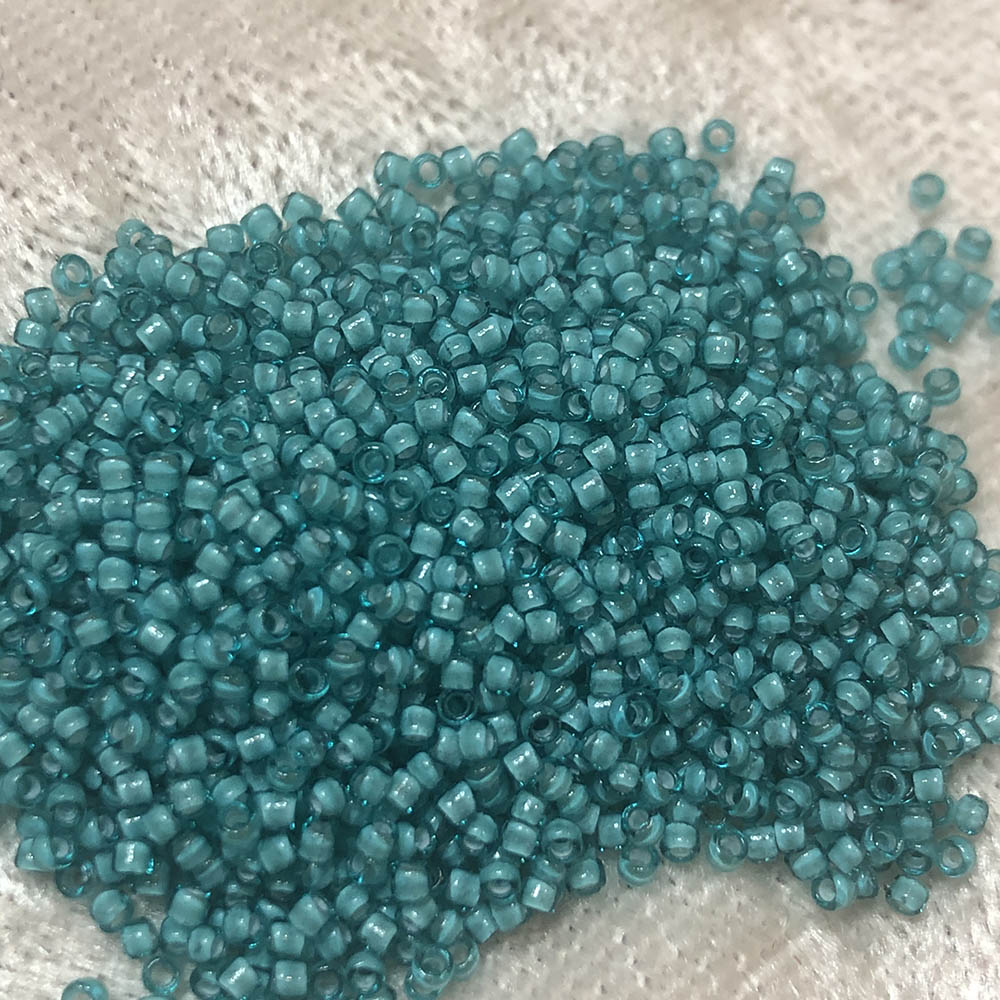 15/0 White Lined Teal 327C Japanese Seed Beads