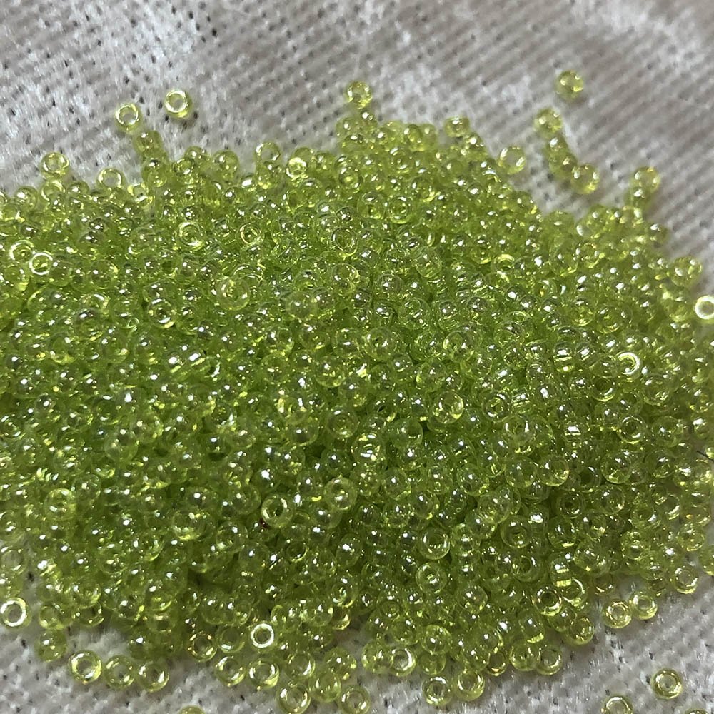 15/0 Transparent Luster Light Olivine 172 Japanese Seed Beads