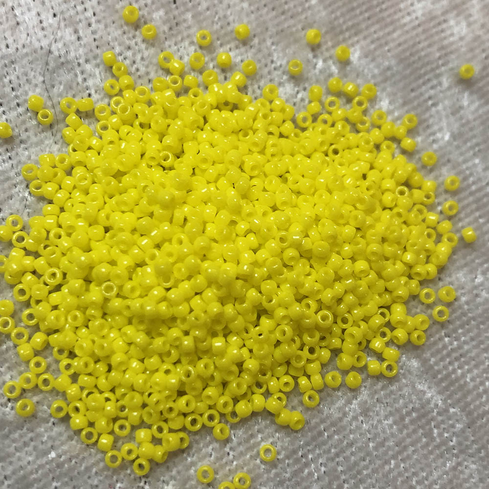 15/0 Opaque Yellow 404 Japanese Seed Beads