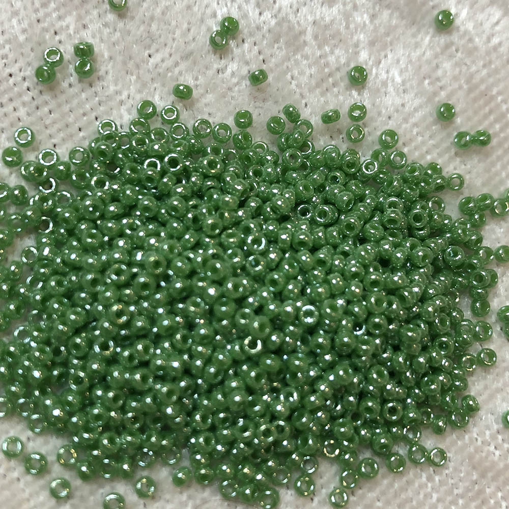 15/0 Opaque Green Luster 431 Japanese Seed Beads