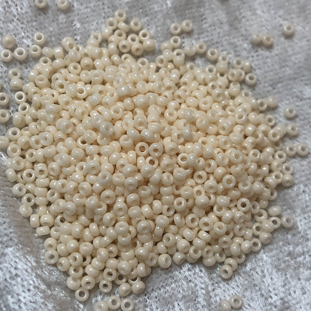 11/0 Opaque Old Lace 402F Japanese Seed Beads