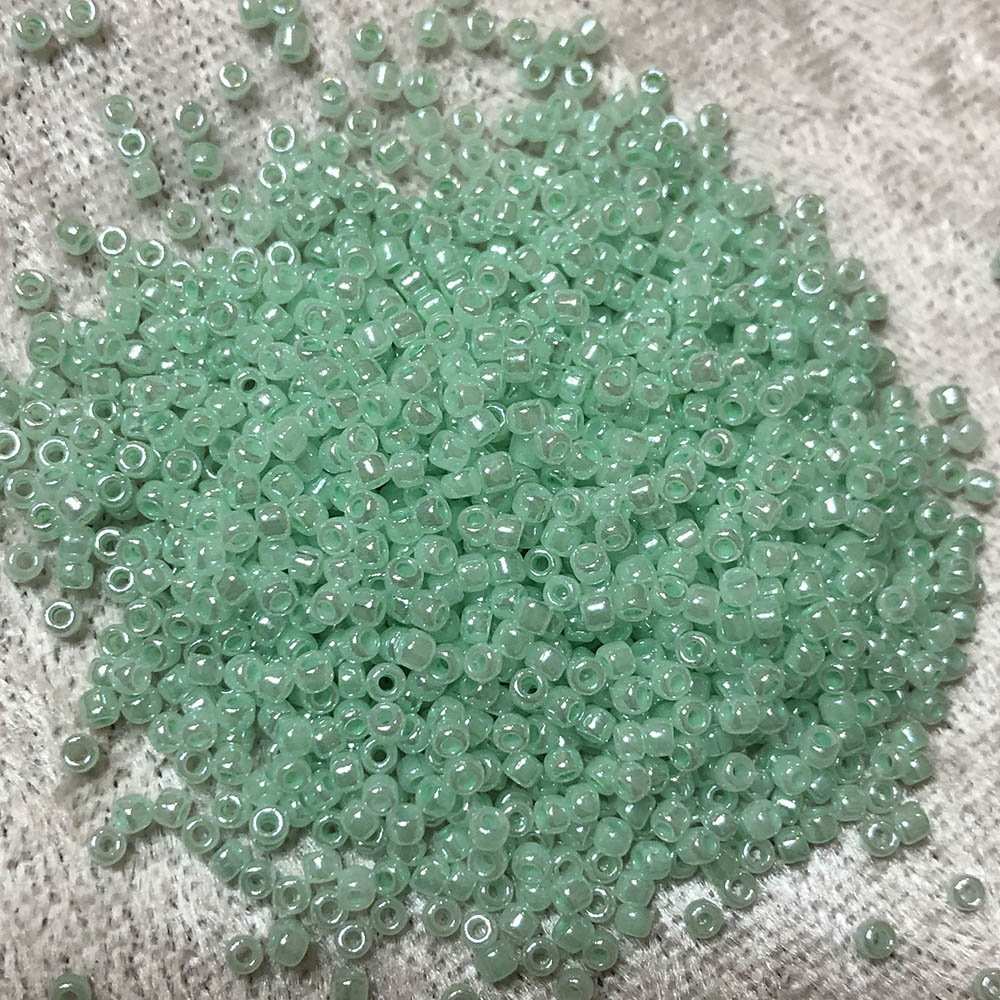 11/0 Ceylon Light Green 520 Japanese Seed Beads