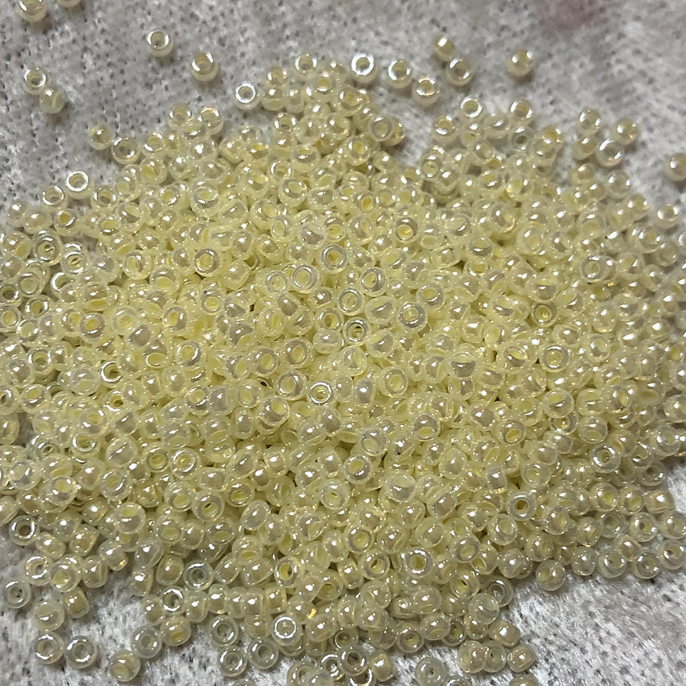 11/0 Ceylon Butter Cream 527 Japanese Seed Beads