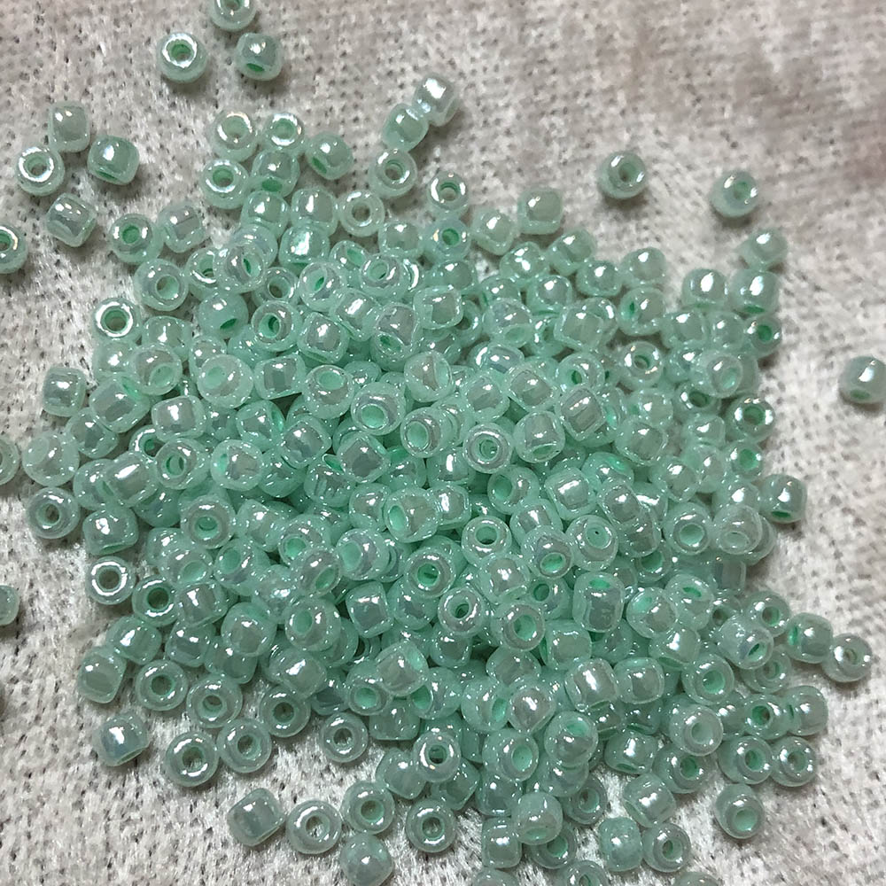 8/0 Ceylon Light Green 520 Japanese Seed Beads