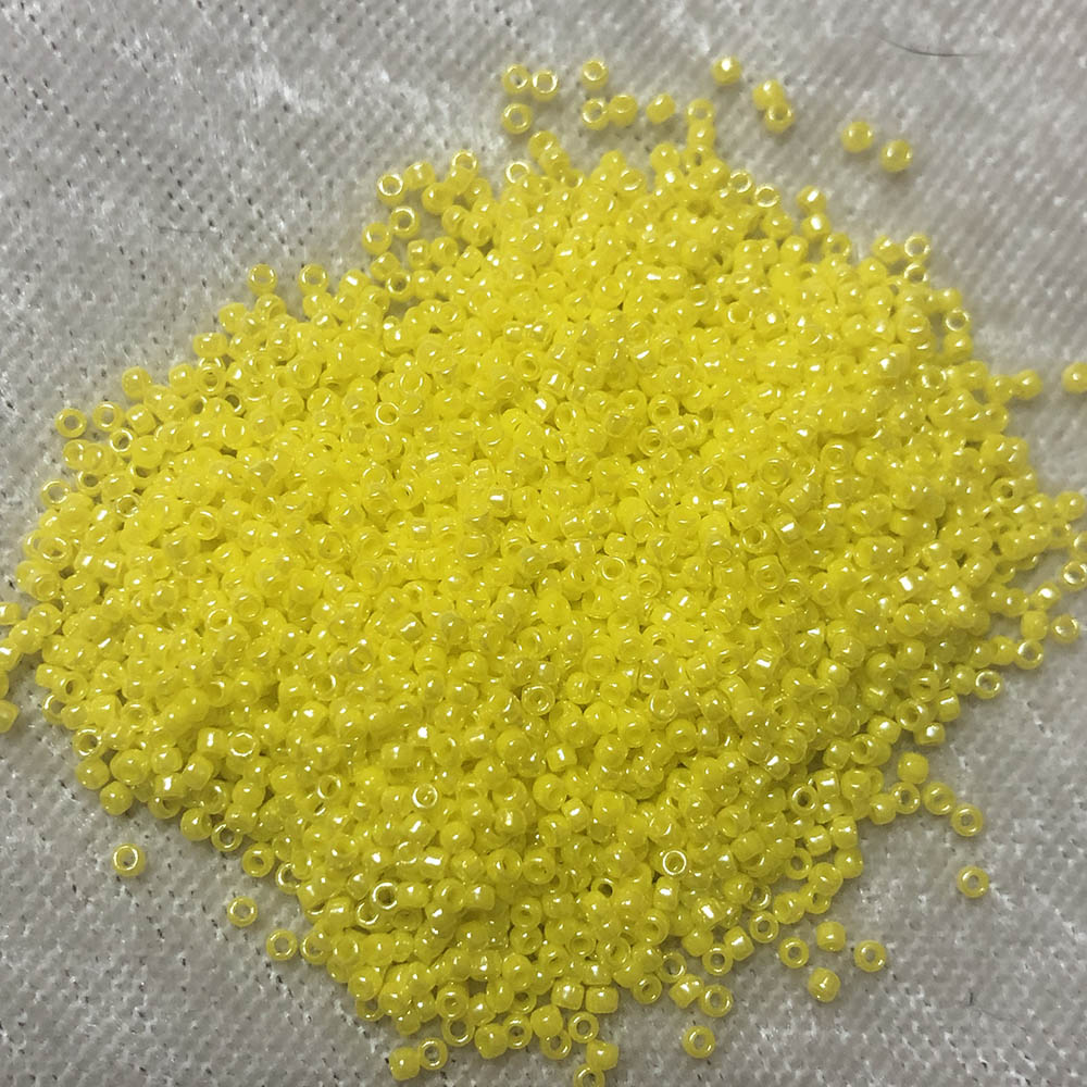 15/0 Opaque Yellow Luster 422 Japanese Seed Beads