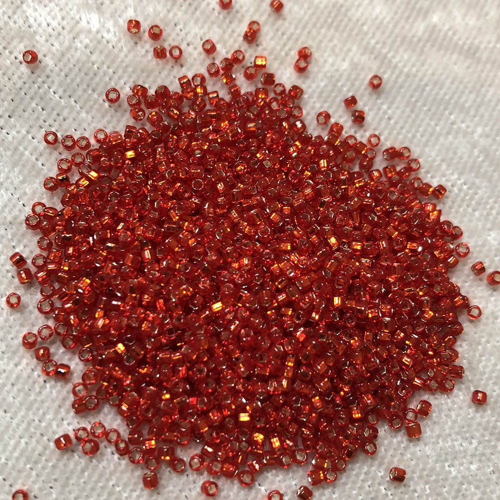 15/0 Silver Lined Flame Red 10 Japanese Seed Beads