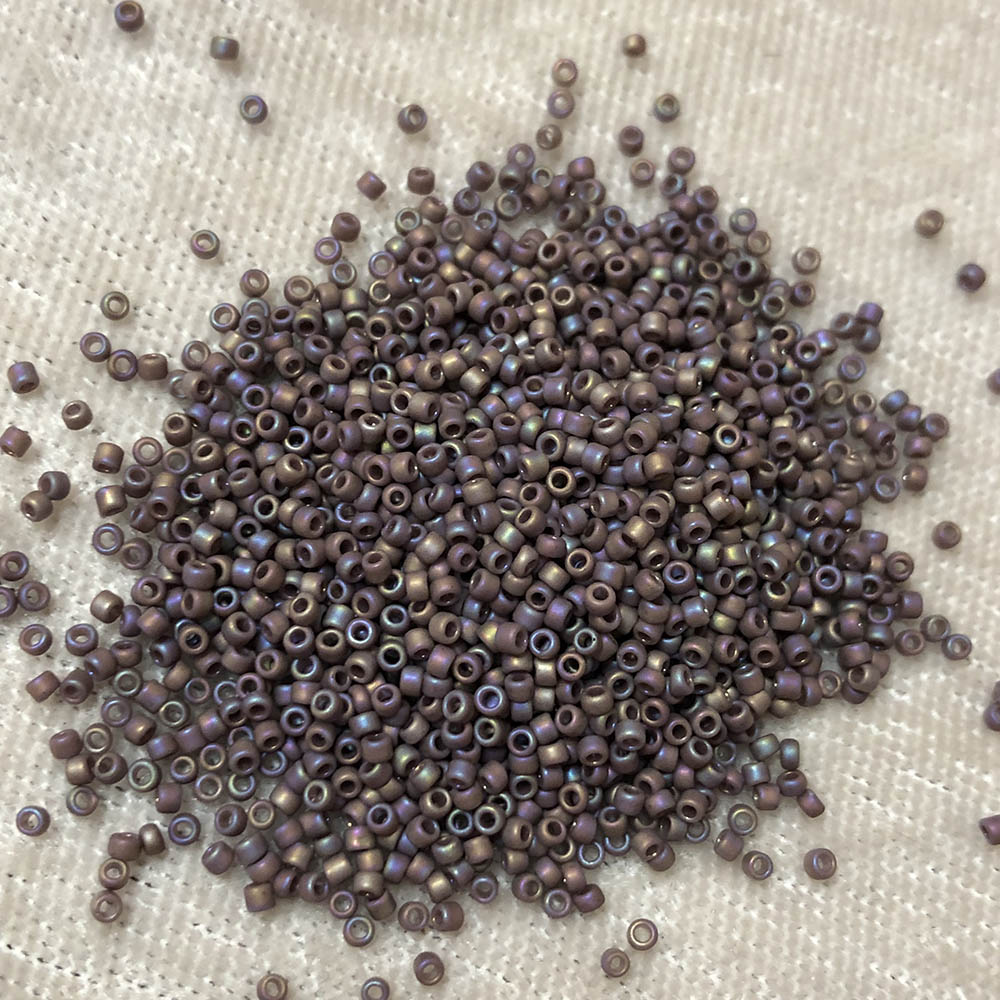 15/0 Semi Glazed Rainbow Lavender 2638F Japanese Seed Beads