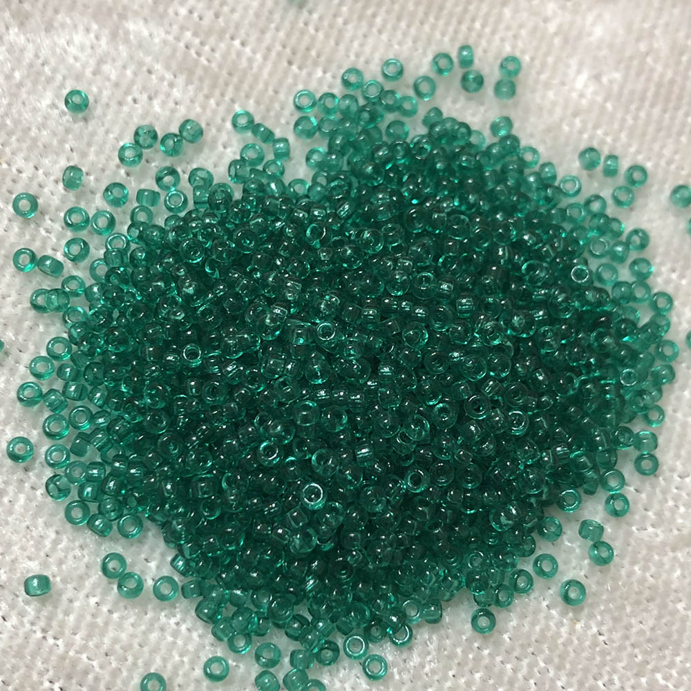 15/0 Transparent Emerald Green 147D Japanese Seed Beads