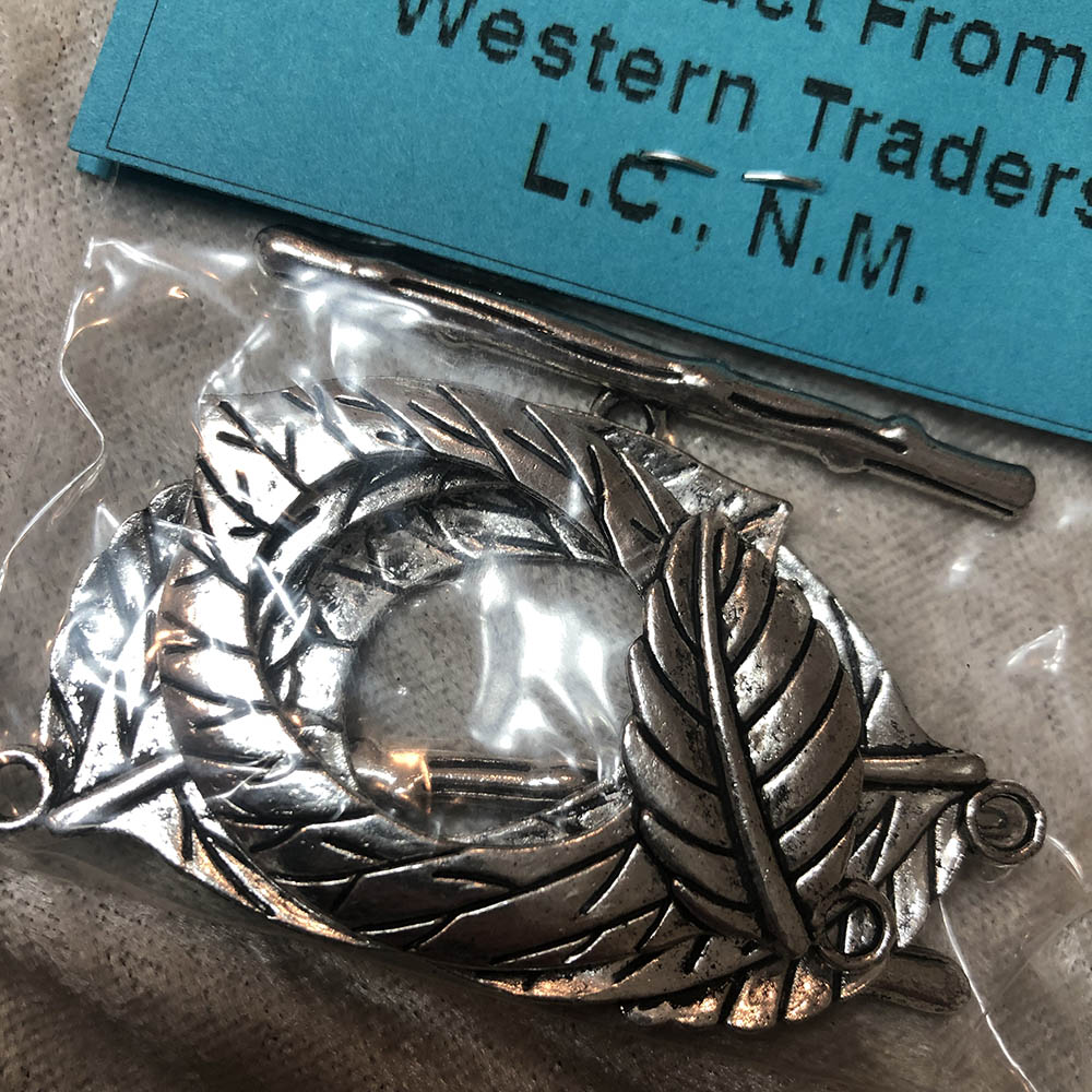 Pewter Oval Leaf Toggle